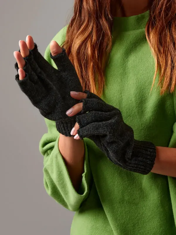 fingerless gloves