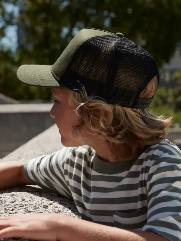 snapback trucker