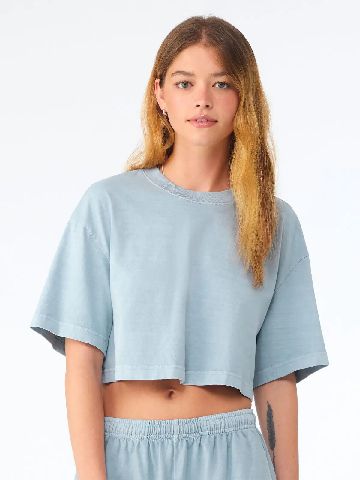 women’s heavyweight washed cropped tee women’s heavyweight washed cropped tee