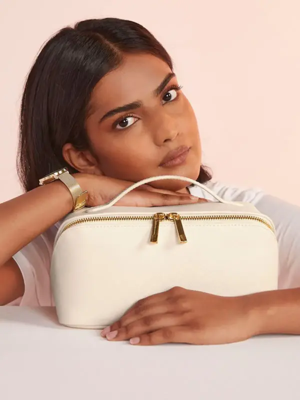 boutique open flat accessory case