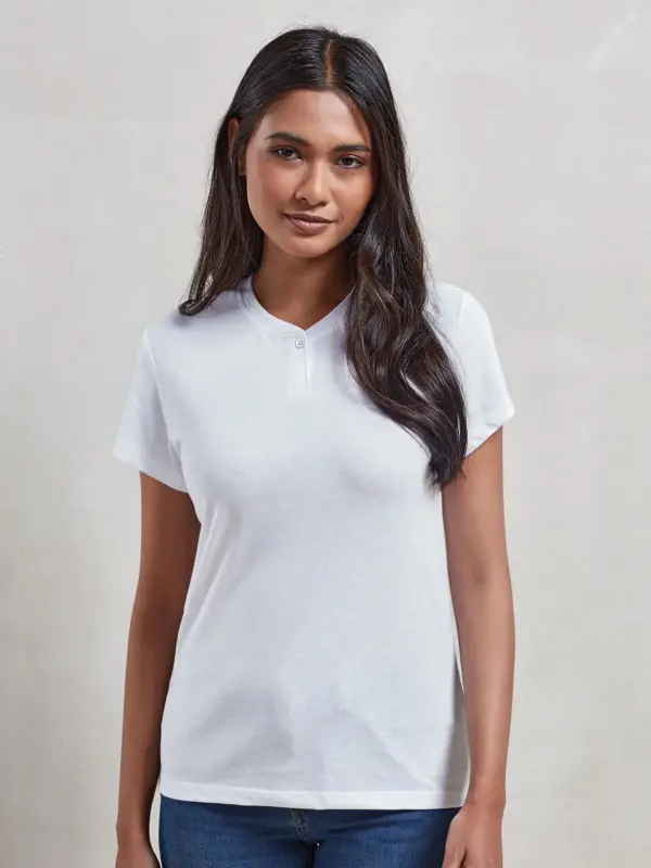 womenâs âcomisâ sustainable tee